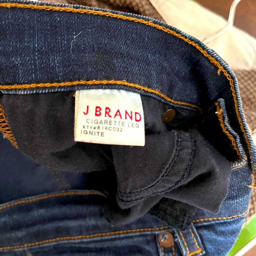 J BRAND Cigarette Leg Jeans - Size 27
